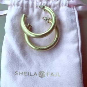 Sheila Fajl Chantal hoops